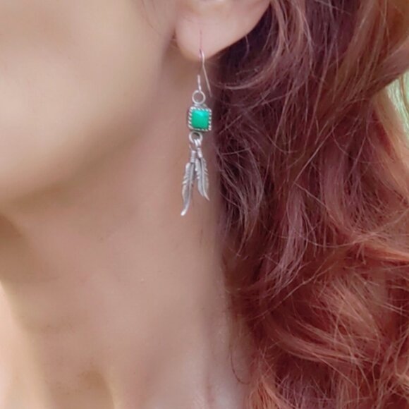 Vintage Navajo Sterling Silver & Gaspeite Feather Earrings - Picture 3 of 9